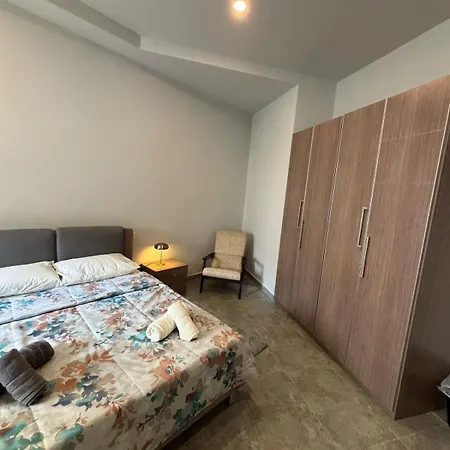 House With Garden In Paceville San Giuliano